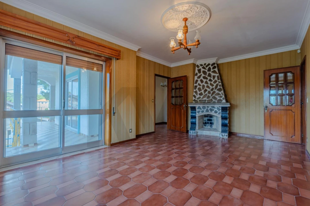 Moradia T7 para Venda em Argoncilhe Foto 3