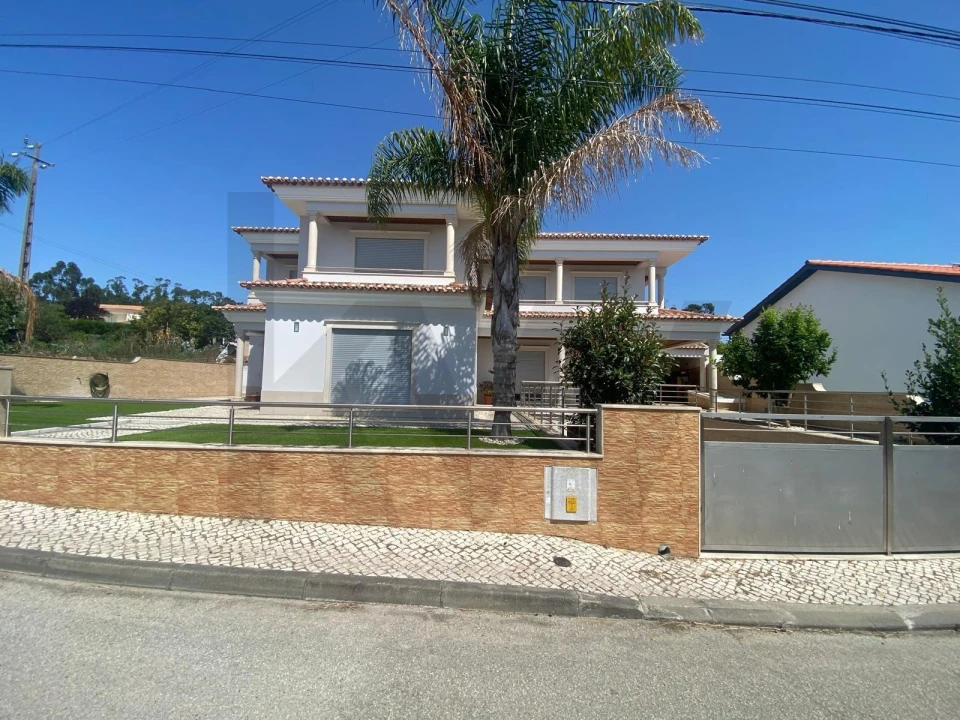 Moradia T3 para Venda em Valado dos Frades Foto 29