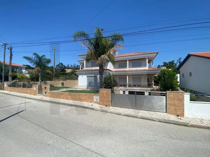 Moradia T3 para Venda em Valado dos Frades Foto 37