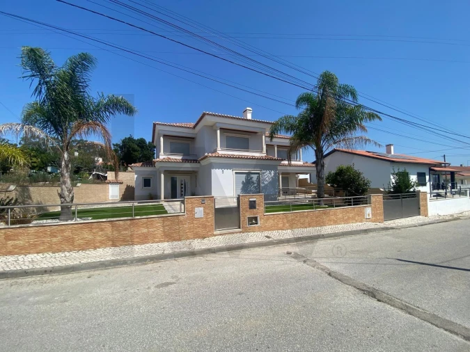 Moradia T3 para Venda em Valado dos Frades Foto 2