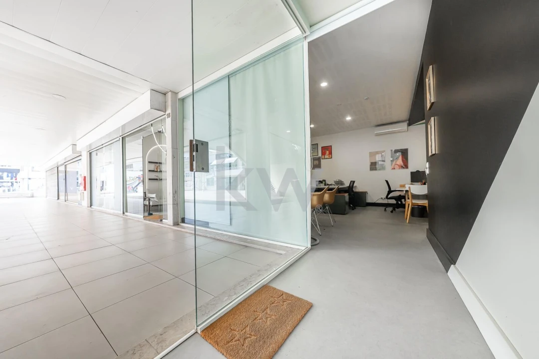 Loja para Venda em Alvalade Foto 4