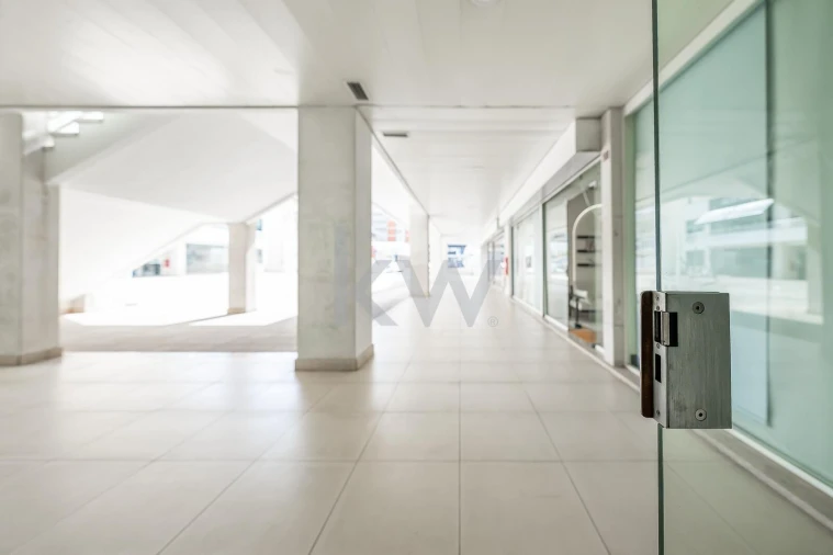 Loja para Venda em Alvalade Foto 2