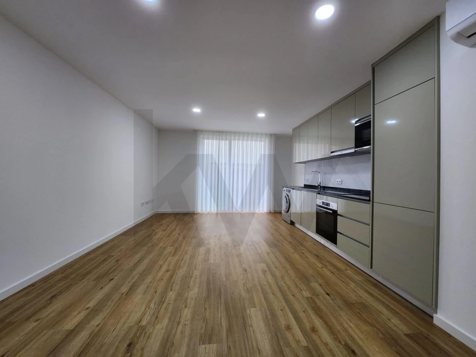 Apartamento T1 para Venda em Requeixo, Nossa Senhora de Fátima e Nariz Foto 2