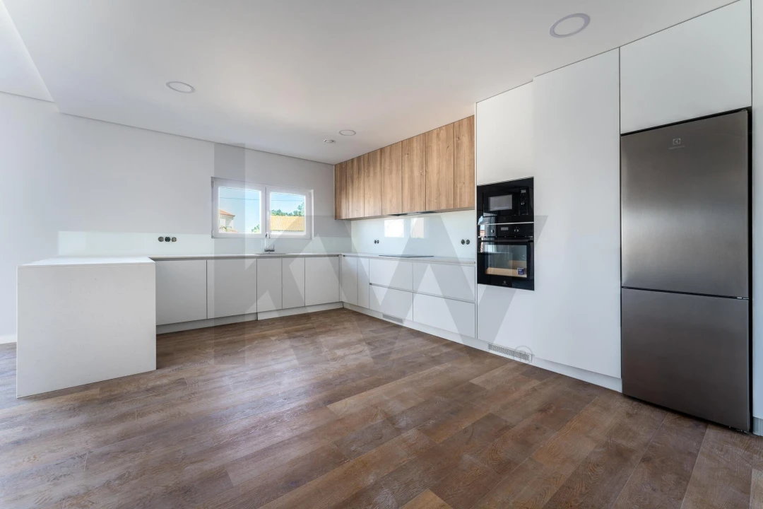 Moradia T3 para Venda em Santo Isidoro Foto 1