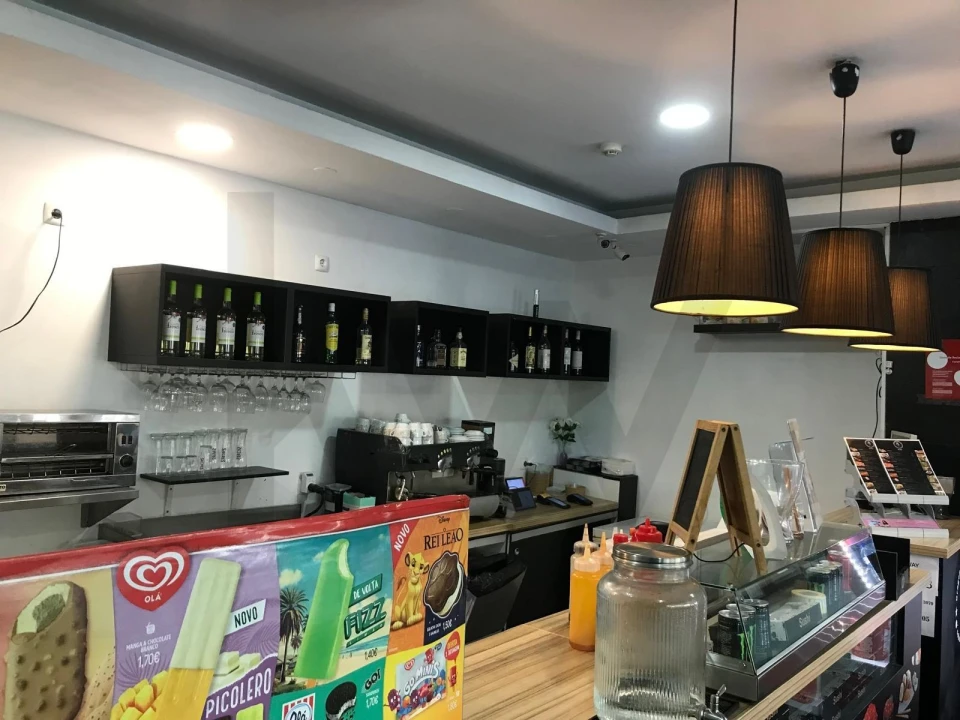 Loja para Trespasse em Sacavém e Prior Velho Foto 5