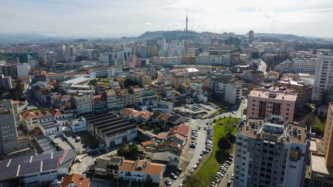 Moradia T4 para Venda em Mafamude e Vilar do Paraíso Foto 3