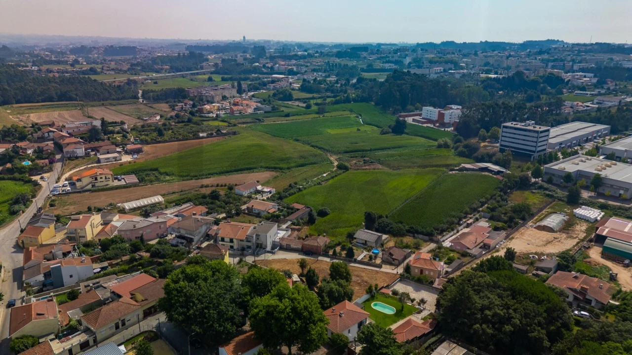 Terreno para Venda em Castêlo da Maia Foto 13
