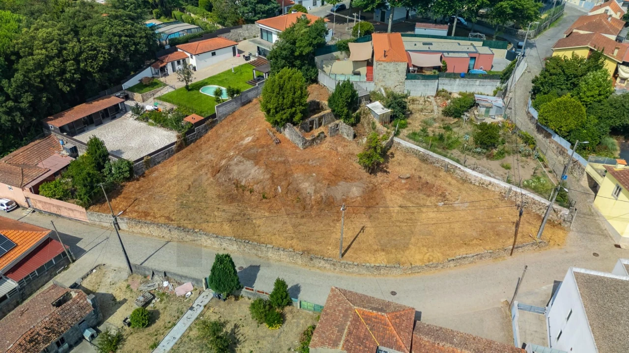 Terreno para Venda em Castêlo da Maia Foto 3