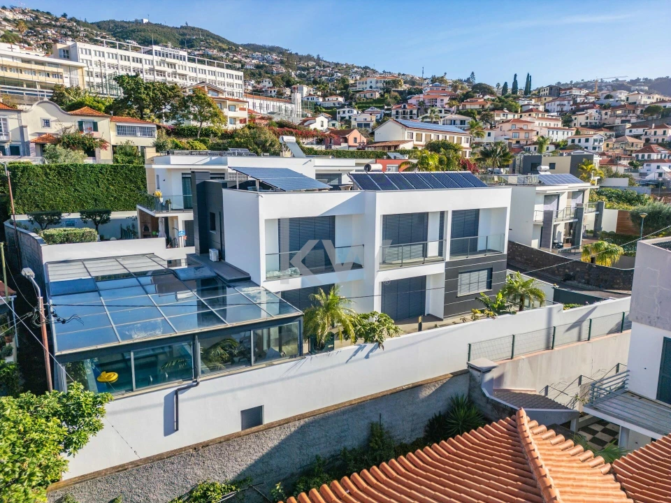 Moradia T3 para Venda em Funchal (Santa Maria Maior) Foto 1