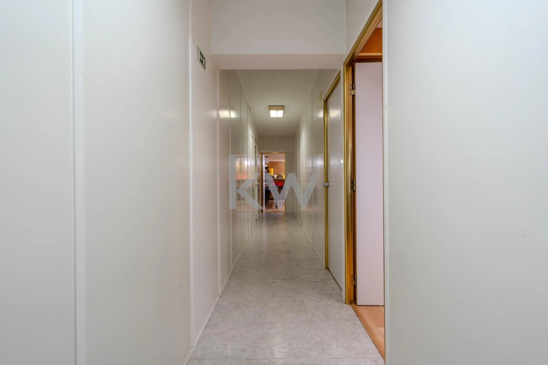 Armazém para Venda em Seixal, Arrentela e Aldeia de Paio Pires Foto 40