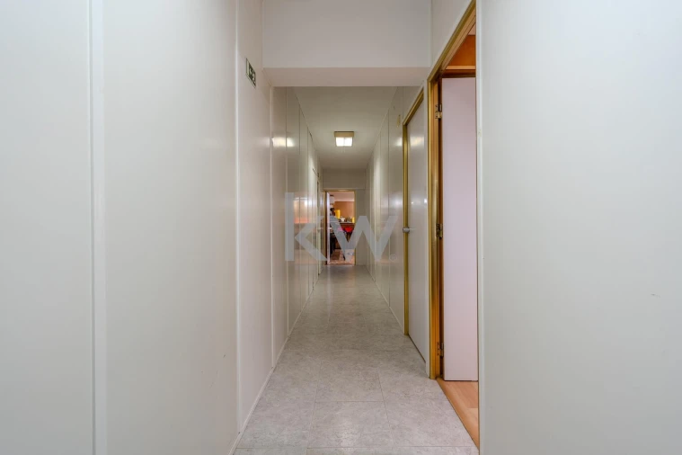 Armazém para Venda em Seixal, Arrentela e Aldeia de Paio Pires Foto 40