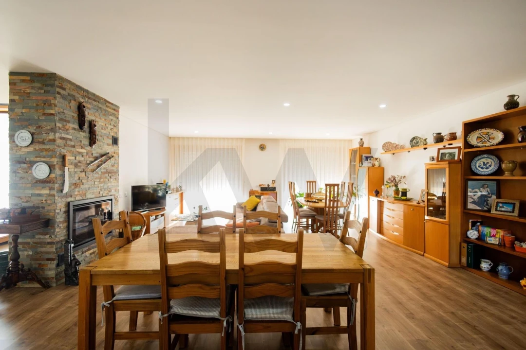 Moradia T4 para Venda em Rio Mau Foto 5