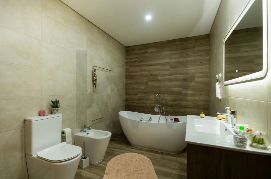 Moradia T4 para Venda em Rio Mau Foto 20