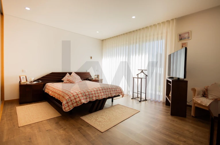 Moradia T4 para Venda em Rio Mau Foto 11