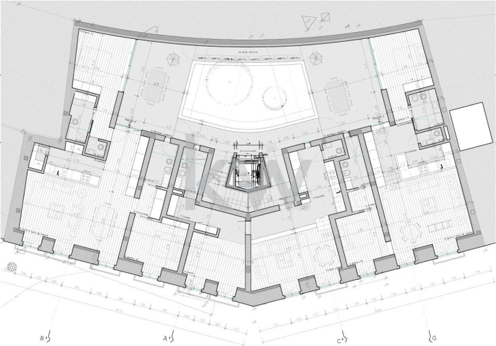 Prédio para Venda em Santa Maria do Castelo e Santiago e Santa Susana Foto 13