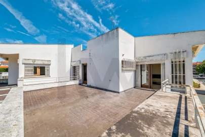 Moradia T6 para Venda em Carcavelos e Parede