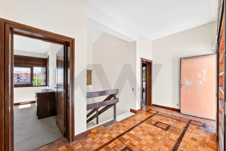 Moradia T6 para Venda em Carcavelos e Parede Foto 22