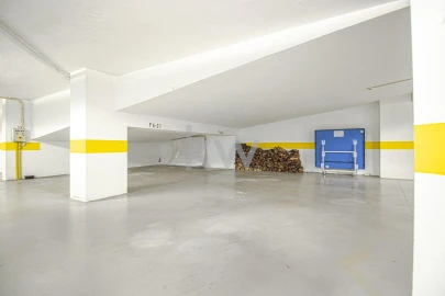 Apartamento T5 para Venda em Lumiar