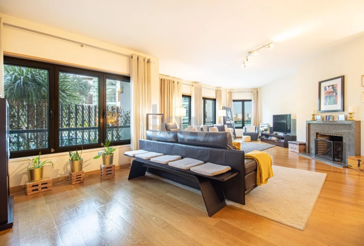 Apartamento T5 para Venda em Lumiar Foto 4