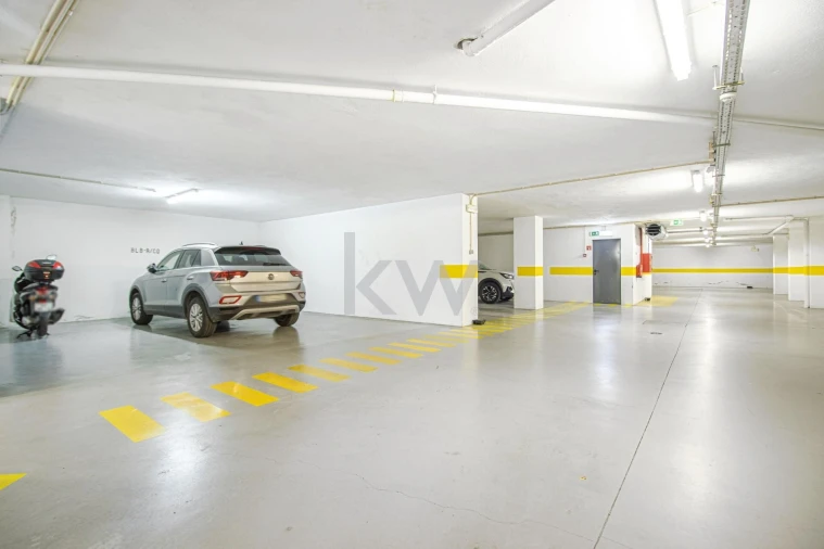 Apartamento T5 para Venda em Lumiar Foto 53