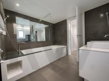 Apartamento T4 para Venda em Santa Maria Maior