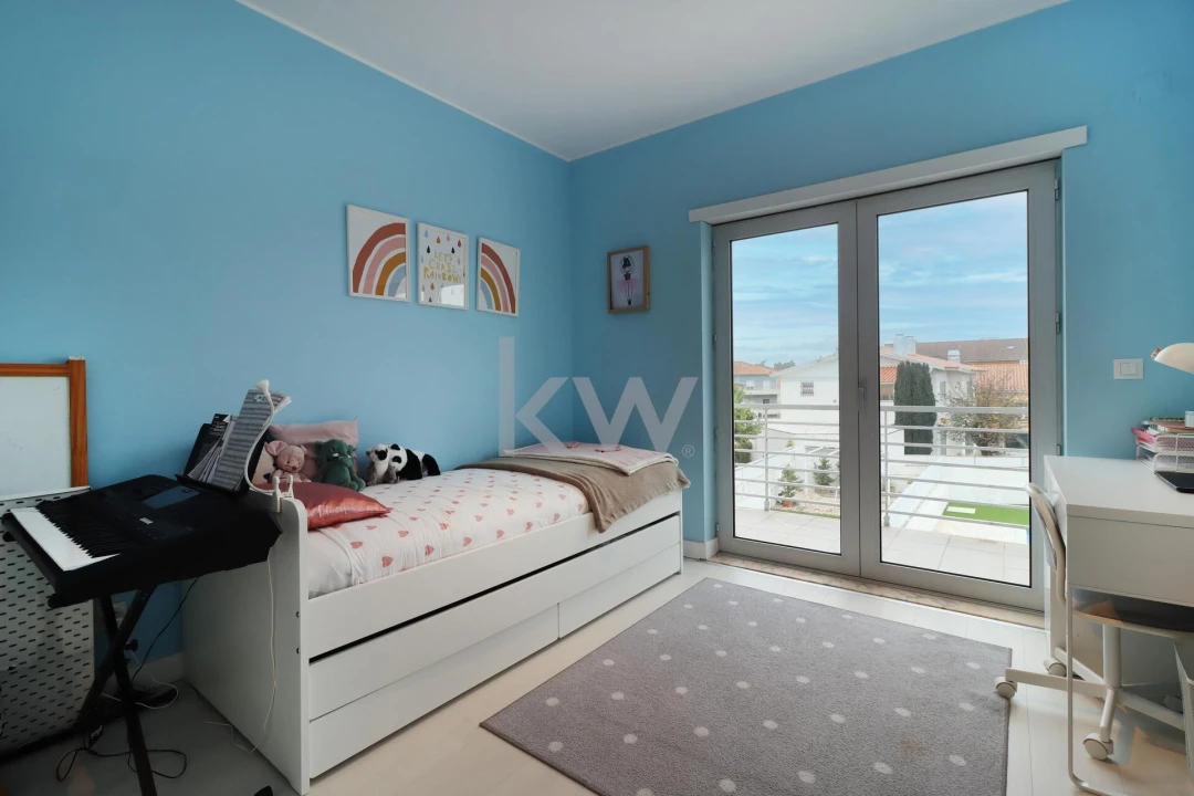 Moradia T4 para Venda em Carnaxide e Queijas Foto 12