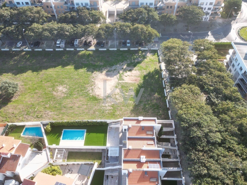 Moradia T4 para Venda em Carnaxide e Queijas Foto 24