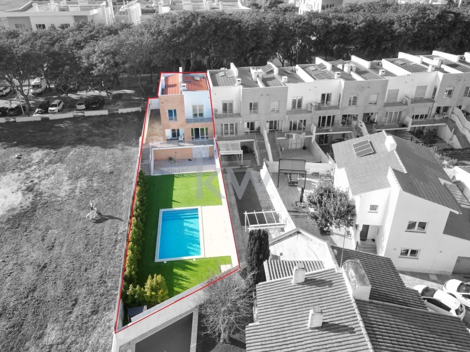 Moradia T4 para Venda em Carnaxide e Queijas Foto 23