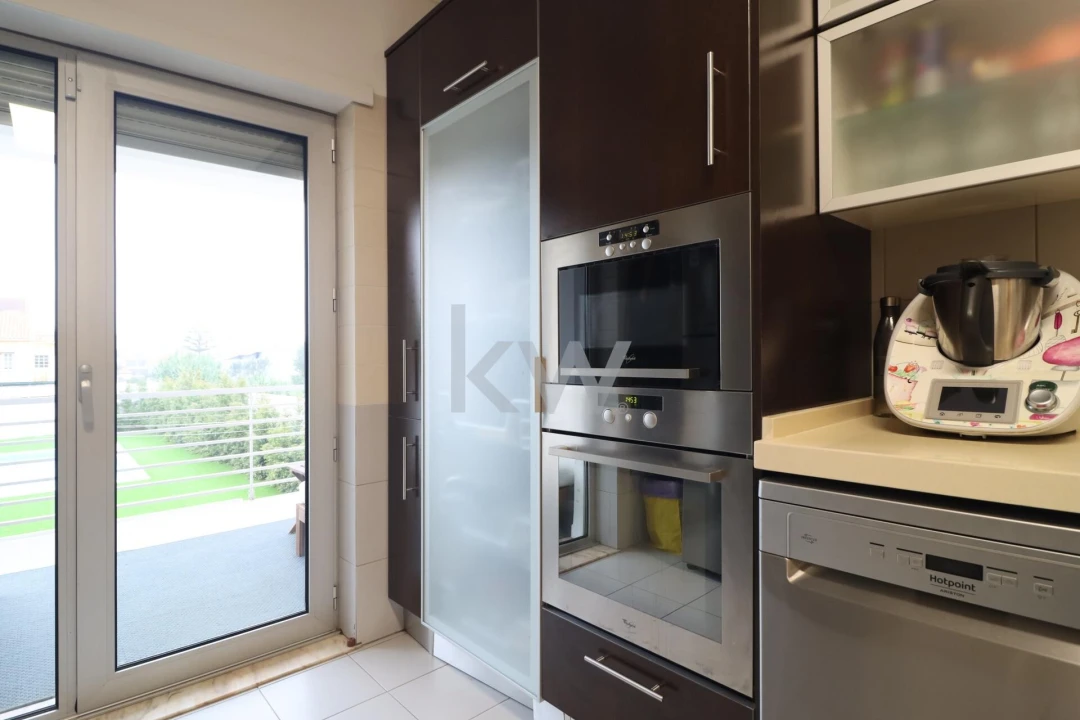 Moradia T4 para Venda em Carnaxide e Queijas Foto 2