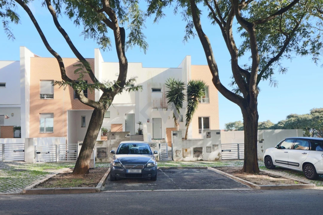 Moradia T4 para Venda em Carnaxide e Queijas Foto 25