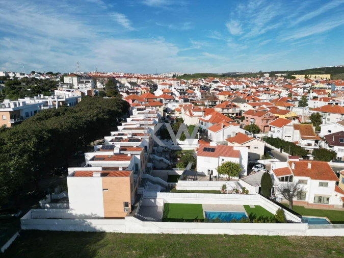 Moradia T4 para Venda em Carnaxide e Queijas Foto 22