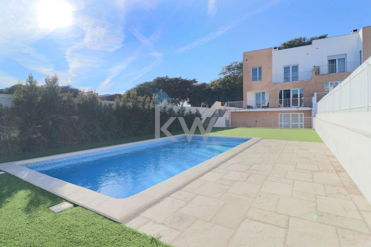 Moradia T4 para Venda em Carnaxide e Queijas Foto 31