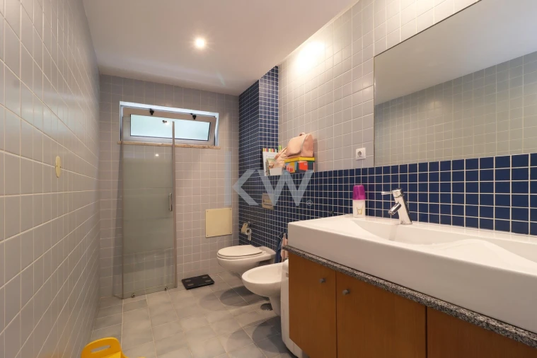 Moradia T4 para Venda em Carnaxide e Queijas Foto 17