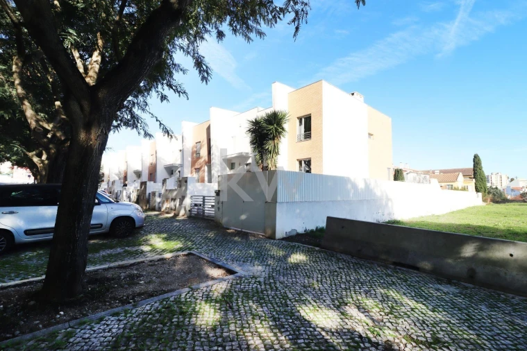 Moradia T4 para Venda em Carnaxide e Queijas Foto 27