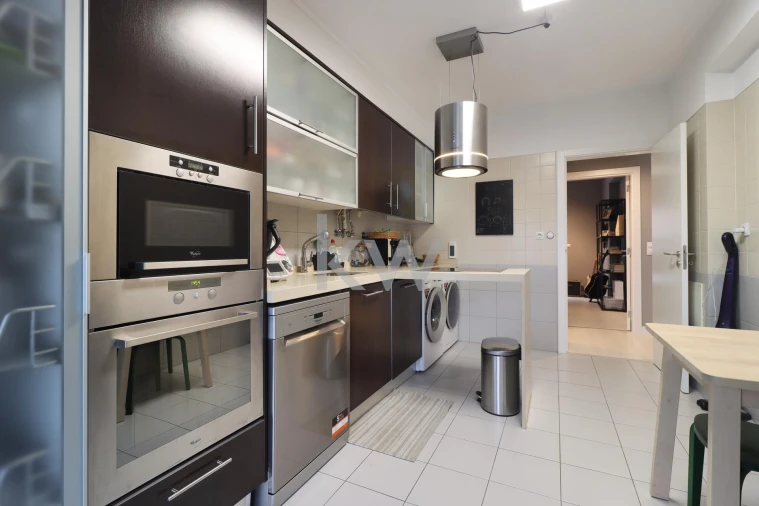 Moradia T4 para Venda em Carnaxide e Queijas Foto 3