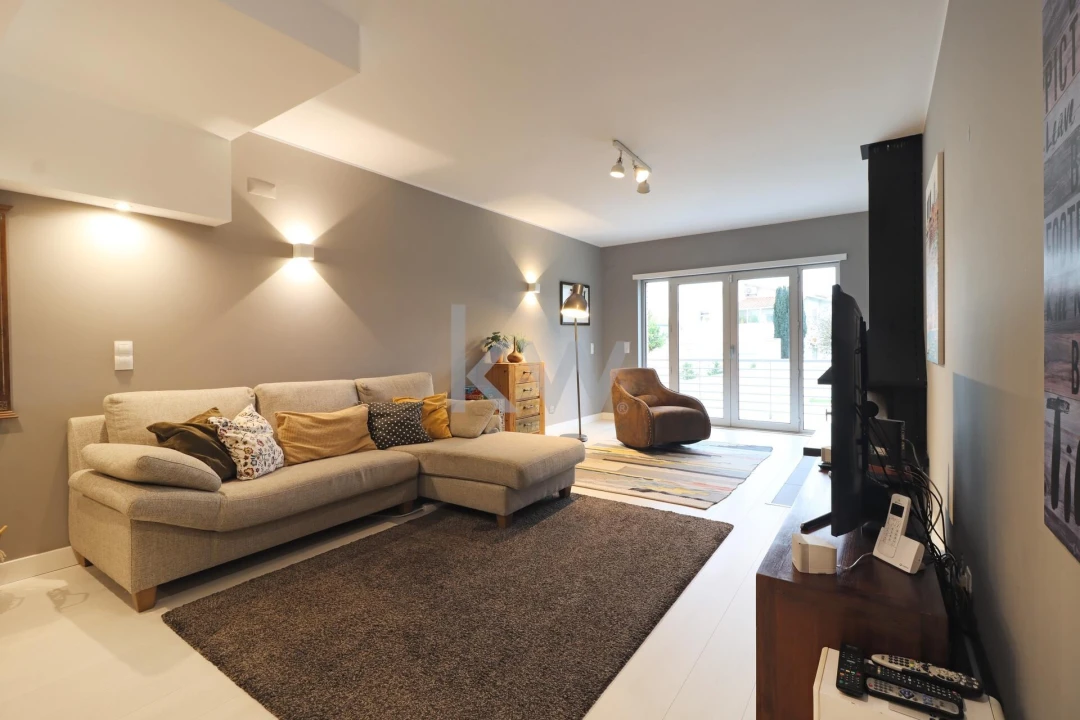 Moradia T4 para Venda em Carnaxide e Queijas Foto 6