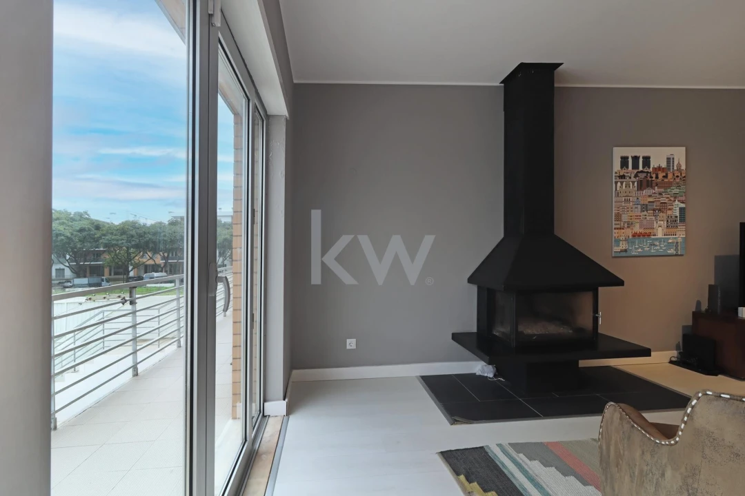 Moradia T4 para Venda em Carnaxide e Queijas Foto 9