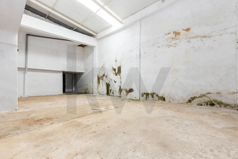 Loja para Arrendamento em Alfragide Foto 9