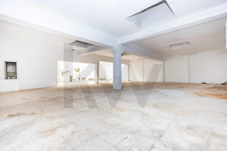 Loja para Arrendamento em Alfragide Foto 7