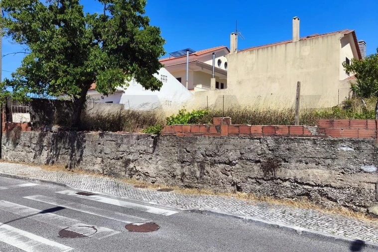Terreno para Venda em Pontinha e Famões Foto 4