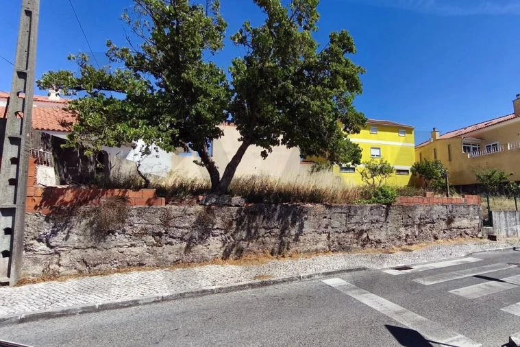 Terreno para Venda em Pontinha e Famões Foto 5
