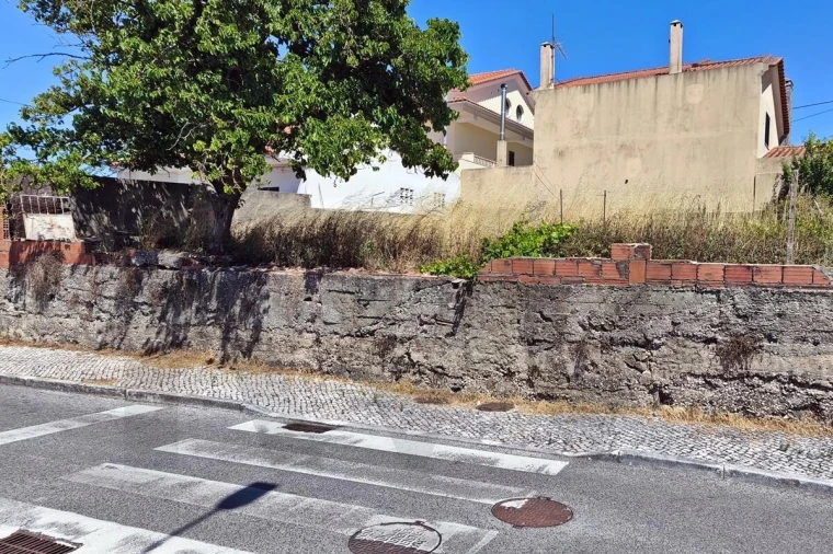 Terreno para Venda em Pontinha e Famões Foto 6