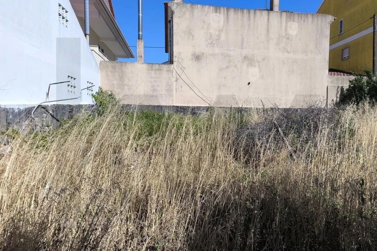 Terreno para Venda em Pontinha e Famões Foto 12