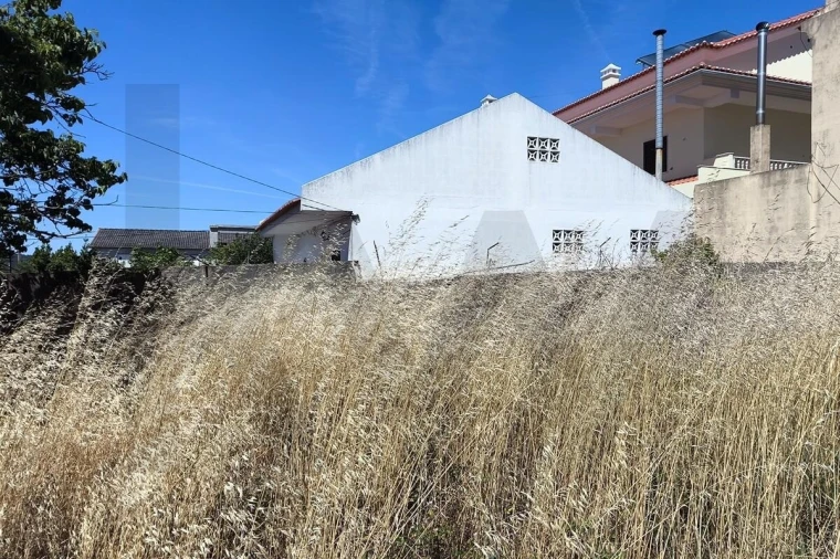 Terreno para Venda em Pontinha e Famões Foto 11