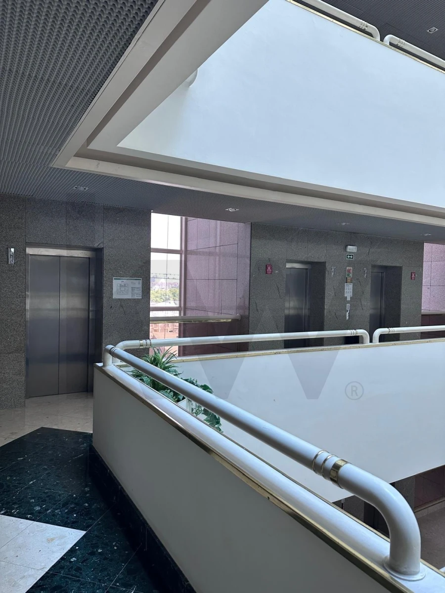 Escritório para Venda em Lordelo do Ouro e Massarelos Foto 8