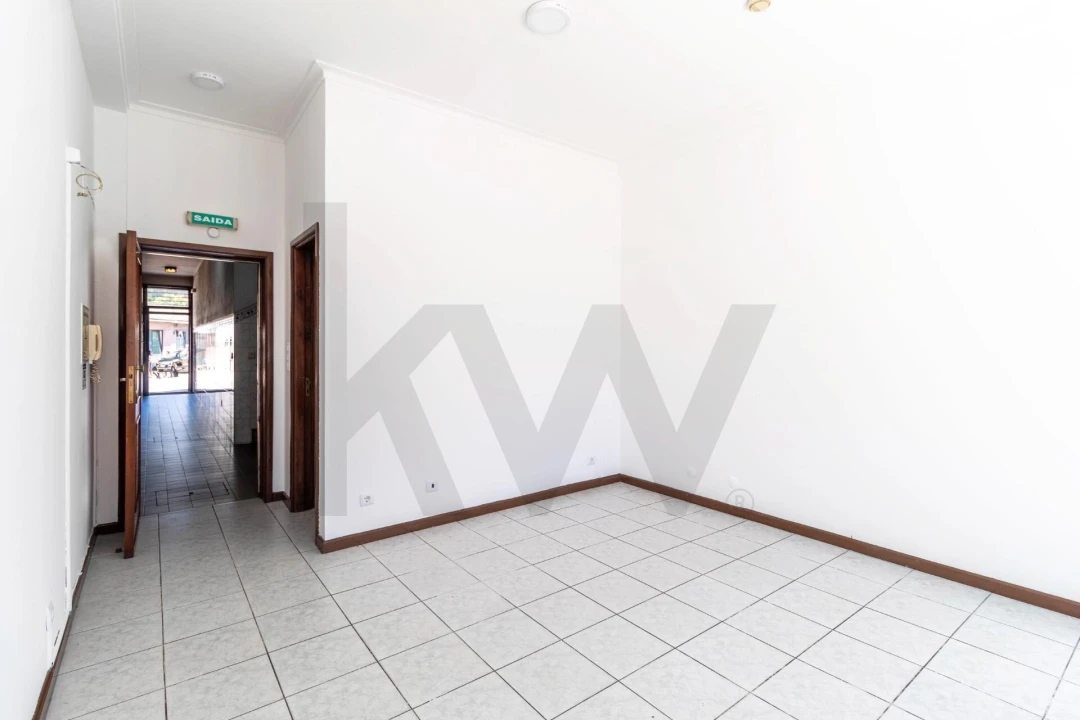 Loja para Arrendamento em Mafamude e Vilar do Paraíso Foto 9