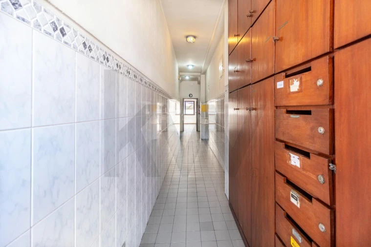 Loja para Arrendamento em Mafamude e Vilar do Paraíso Foto 2