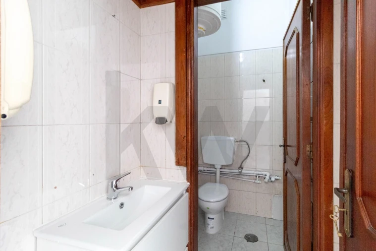 Loja para Arrendamento em Mafamude e Vilar do Paraíso Foto 14