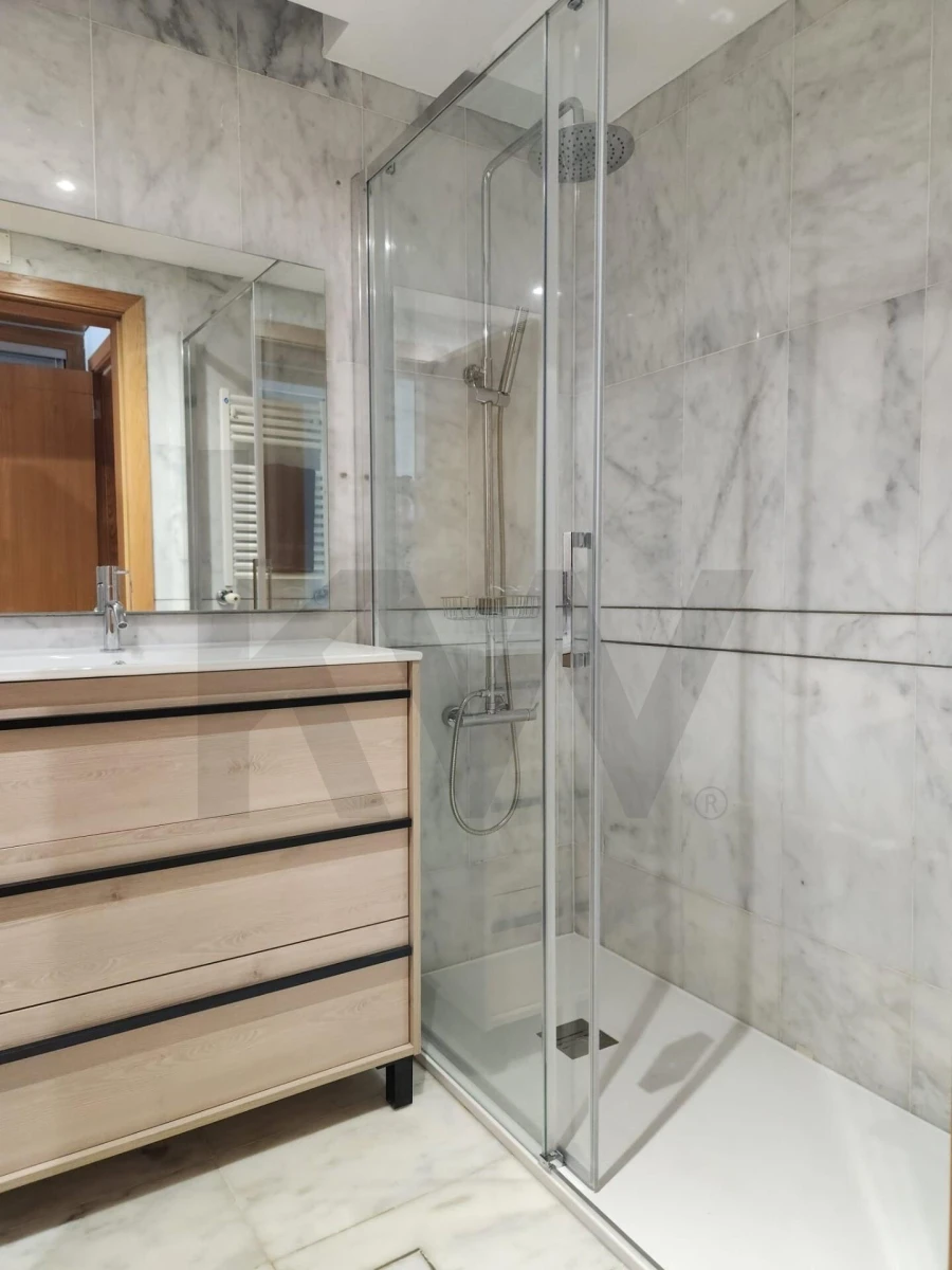 Apartamento T2 para Arrendamento em Caparica e Trafaria Foto 30