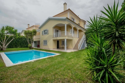 Moradia T4 para Venda em Corroios